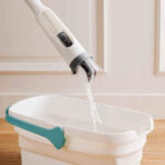 Pachet curatenie! Mop Magic Cotton cu Sistem de Stoarcere Rapida, Perfect Pentru Toate Suprafetele si Spatiile Inguste + Galeata pliabila